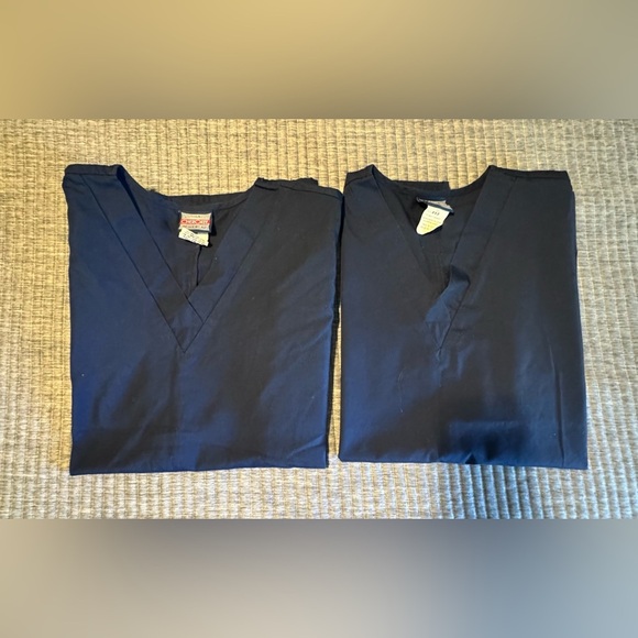 Set 2 Cherokee Workwear Navy Blue Scrubs Top,women unisex Size XXS - Picture 7 of 7